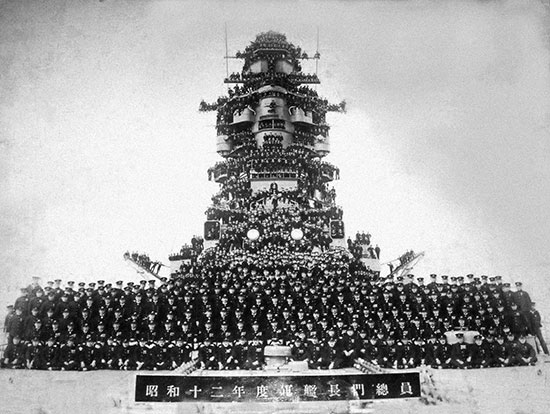 IJN_battleship_Nagato_and_her_all_crewmembers-110515