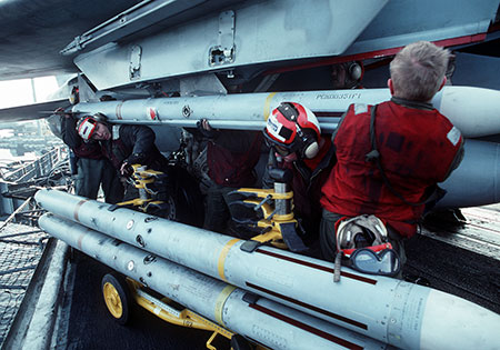 AIM-7_Sparrows_being_loaded_onto_F-14_Tomcat