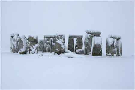 Stonehenge-in-snow122014